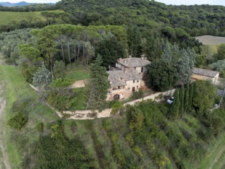 For Sale Farmhouse and Countryhouse CHIANTI: IN THE AREA OF CASTELNUOVO BERARDENGA. A typical Tuscan property which is spread over...